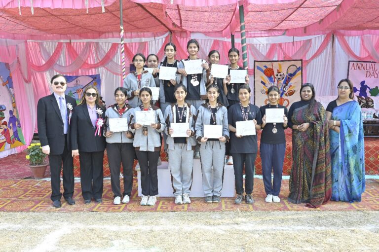 माउंट कार्मल स्कूल में उत्साह व उमंग के साथ मनाया गया वार्षिक खेल दिवस