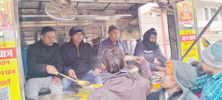 पुरुषोत्तम दास रूंगटा चैरिटेबल ट्रस्ट द्वारा अन्न भंडारे का भव्य आयोजन