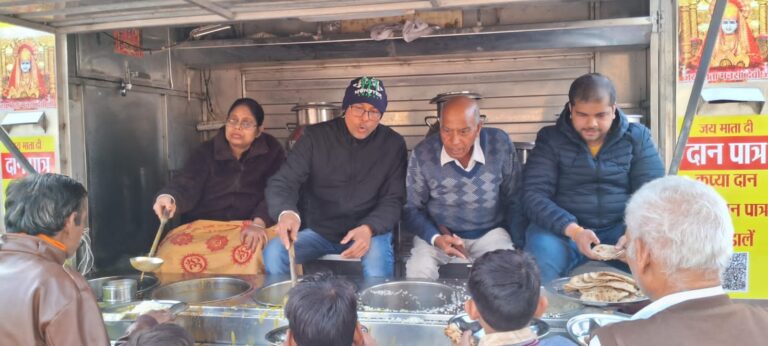 मकर संक्रांति से पूर्व पुरुषोत्तम दास रूंगटा चैरिटेबल ट्रस्ट ने अन्न भंडारा आयोजित किया