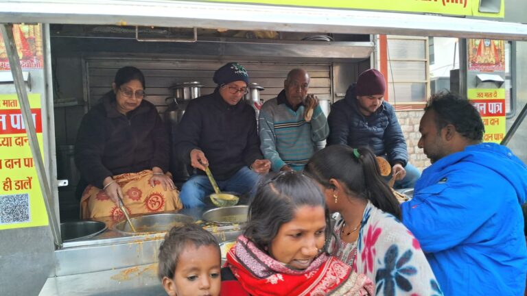 पुरुषोत्तम दास रूंगटा चैरिटेबल ट्रस्ट द्वारा अन्न भंडारे का आयोजन