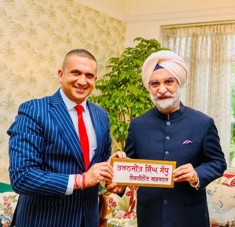 पंजाब के राज्य सूचना आयुक्त हरप्रीत संधू ने दिल्ली के उपराज्यपाल से मुलाकात की, चंडीगढ़ पर लिखी किताब भेंट की