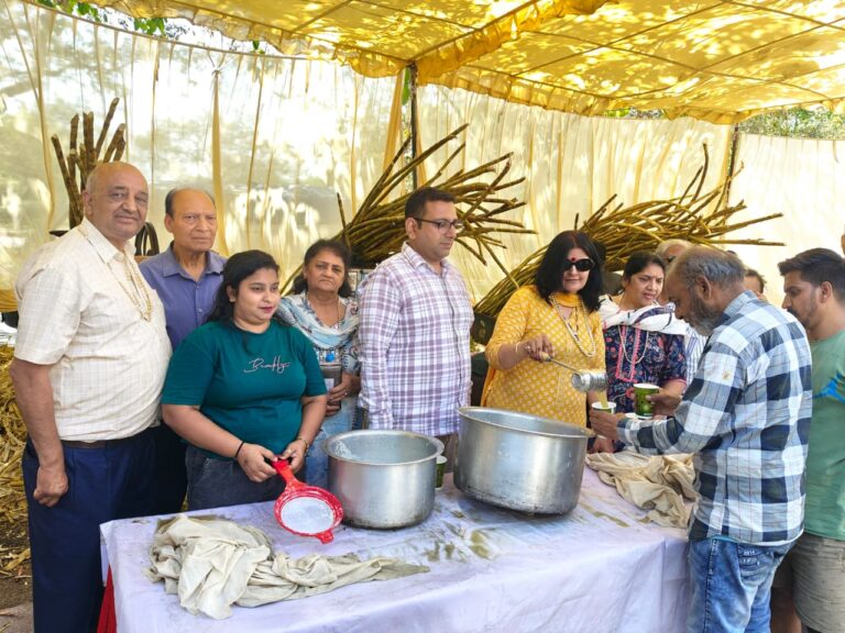 गन्ने के रस की छबील लगाई 