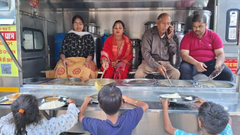 पुरुषोत्तम दास रूंगटा चैरिटेबल ट्रस्ट ने भंडारा आयोजित किया