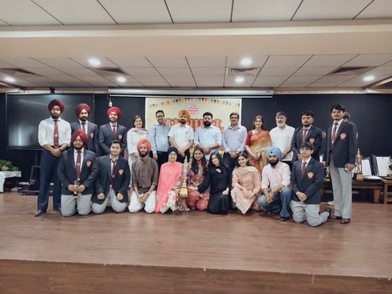 युवा महोत्सवों में चमके जीजीडीएसडी कॉलेज के छात्र, पीयू के वार्षिक समारोह में मिला सम्मान