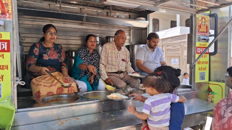 पुरुषोत्तम पूर्णिमा पर पुरुषोत्तम दास रुंगटा चैरिटेबल ट्रस्ट ने आयोजित किया अन्न भंडारा