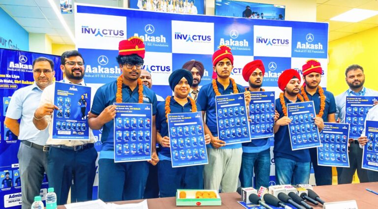 जेईई एडवांस्ड 2026 के टॉपर छात्रों को सम्मानित किया