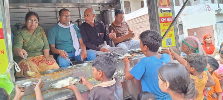 अधिक मासिक शिवरात्रि पर पुरुषोत्तम दास रुंगटा चैरिटेबल ट्रस्ट ने आयोजित किया अन्न भंडारा