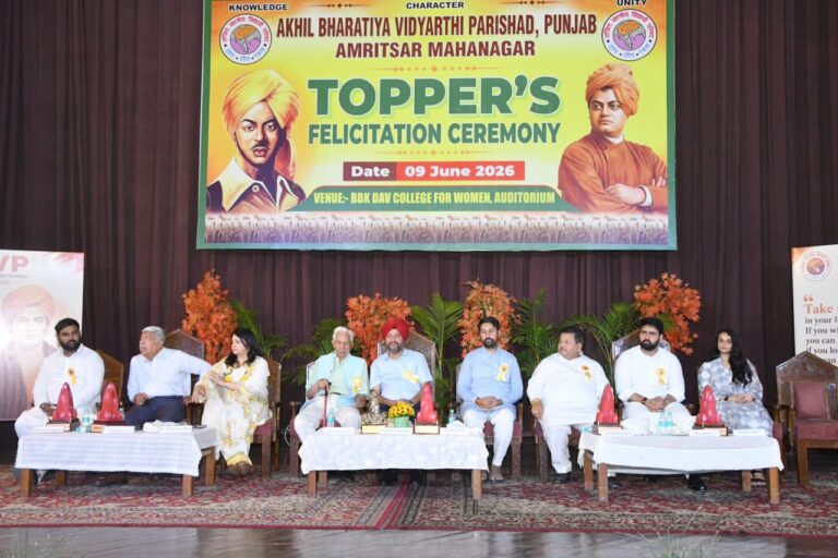 अखिल भारतीय विद्यार्थी परिषद ने सम्मानित किए 600 मेधावी छात्र छात्राएं